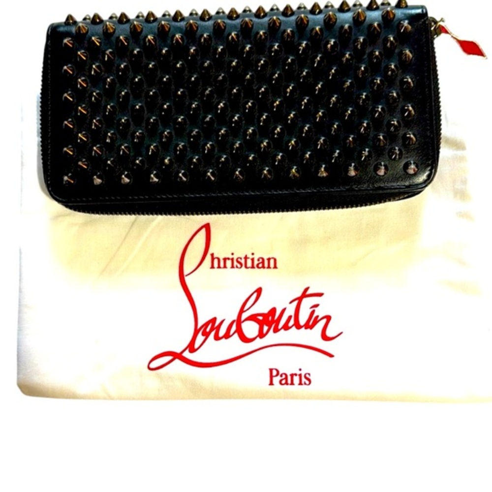 Christian Louboutin Panettone wallet. Wallet - Grained calf leather and spikes